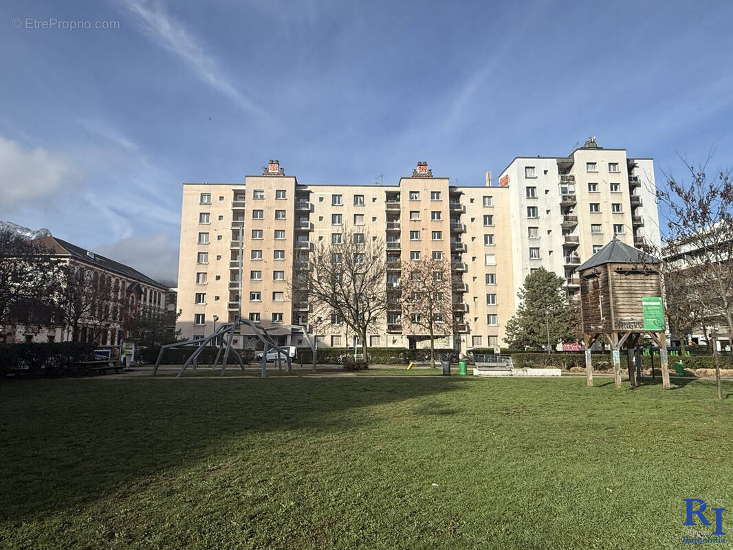 Copropriété proche des commodités - Appartement à GRENOBLE