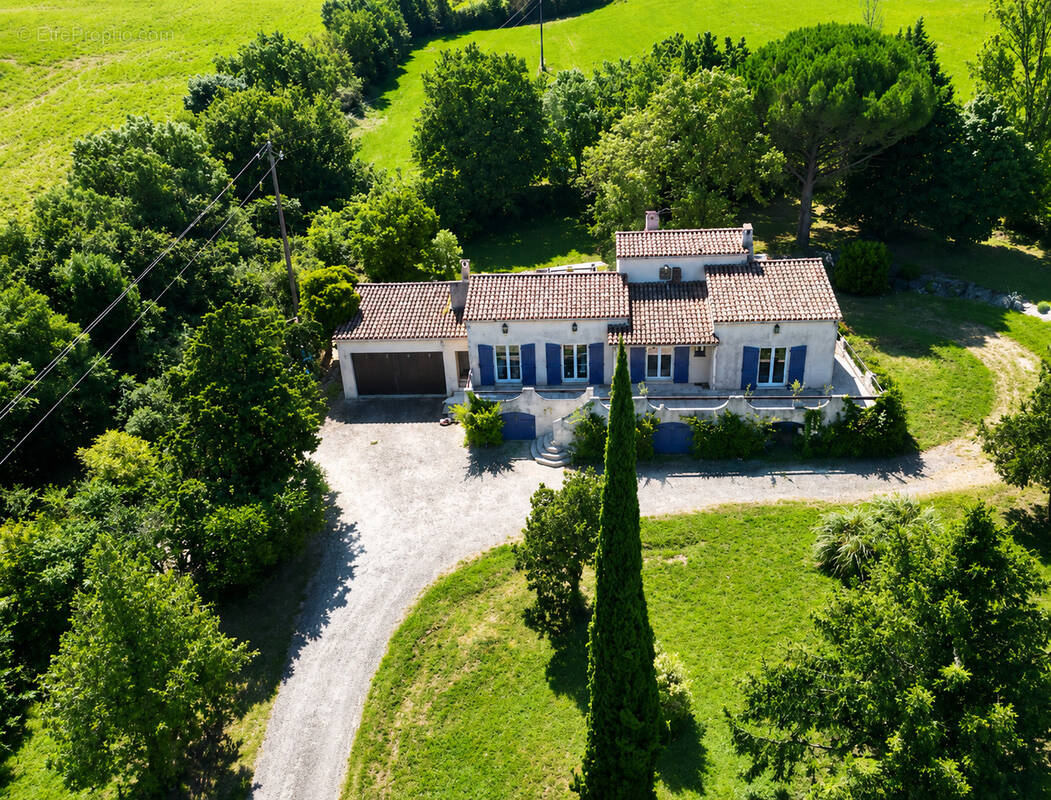 Maison à ENDOUFIELLE