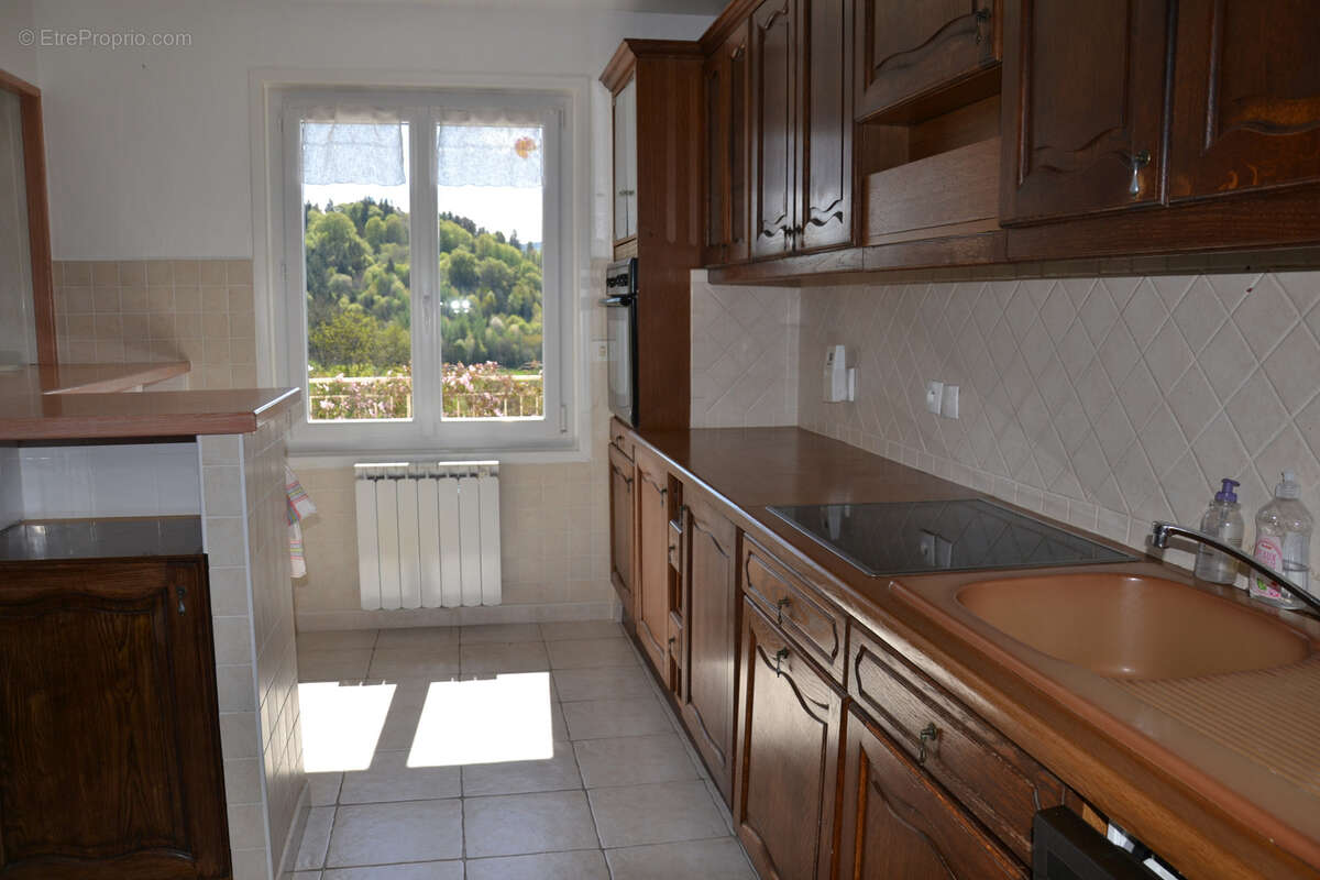 Maison à SAINT-SAUVES-D'AUVERGNE