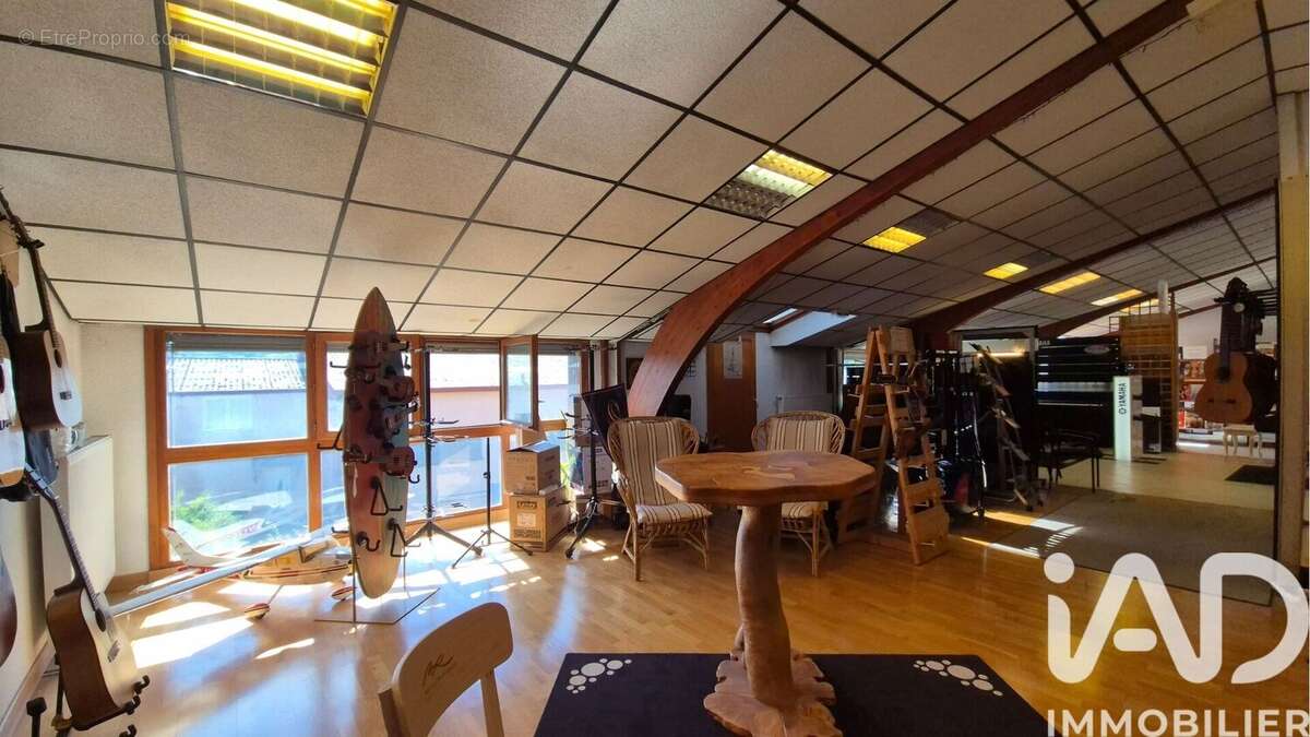 Commerce 708 m² à Barby  - photo 3