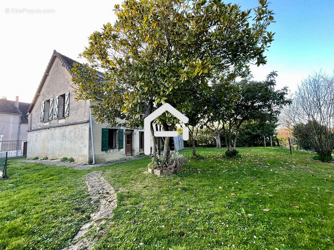 Maison à LIGNY-LE-CHATEL