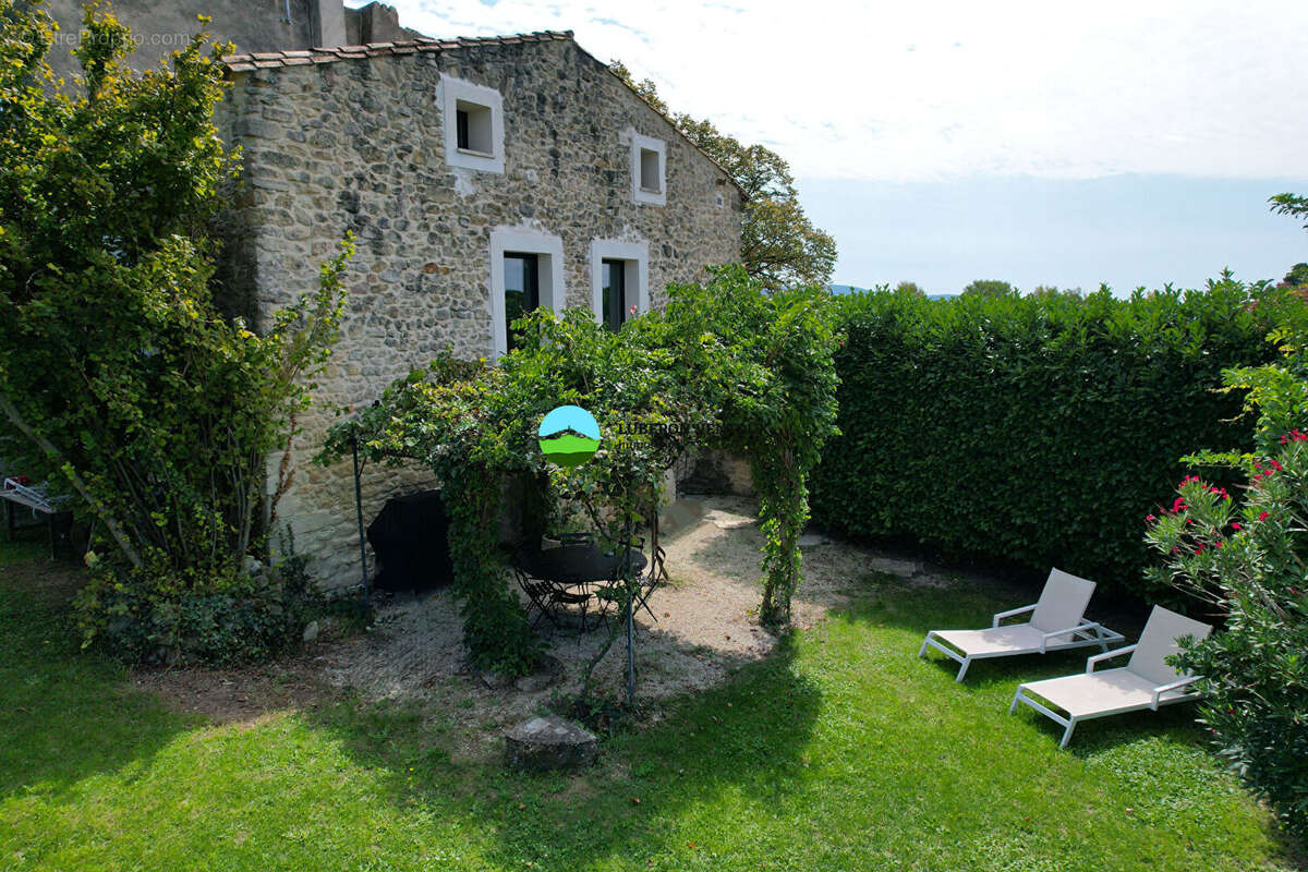 Maison à SAINT-PIERRE-DE-VASSOLS