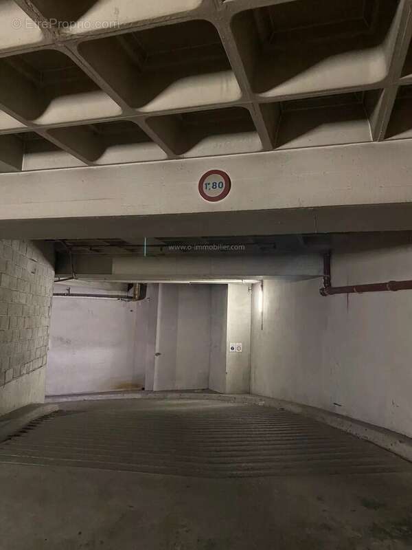 Parking à PARIS-11E