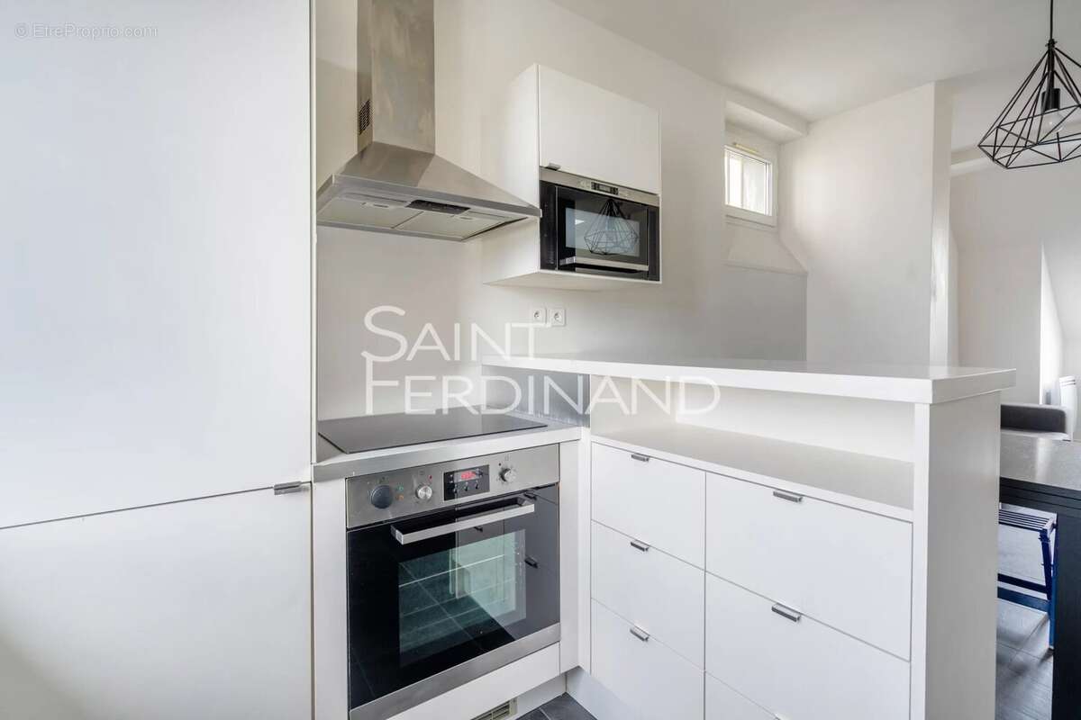 Appartement à PARIS-17E