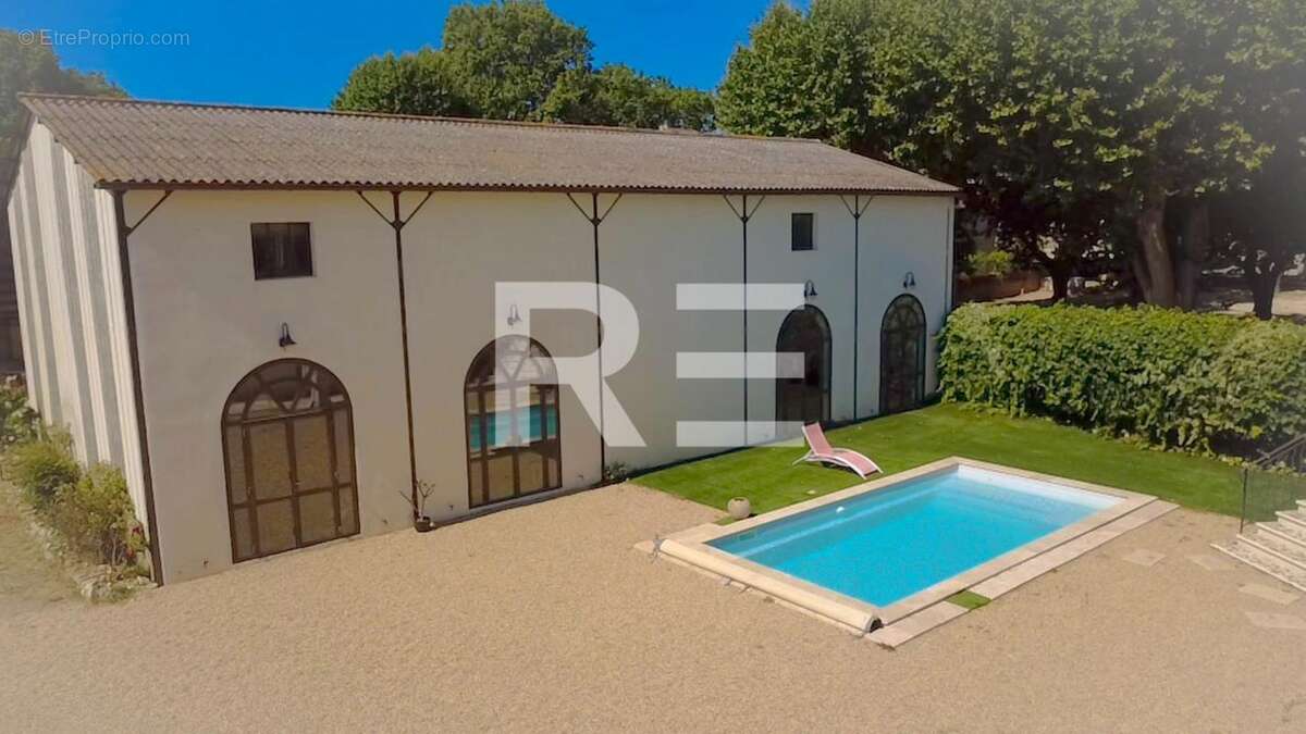 Demeure de caractère avec piscine et grande dépendance - photo 2