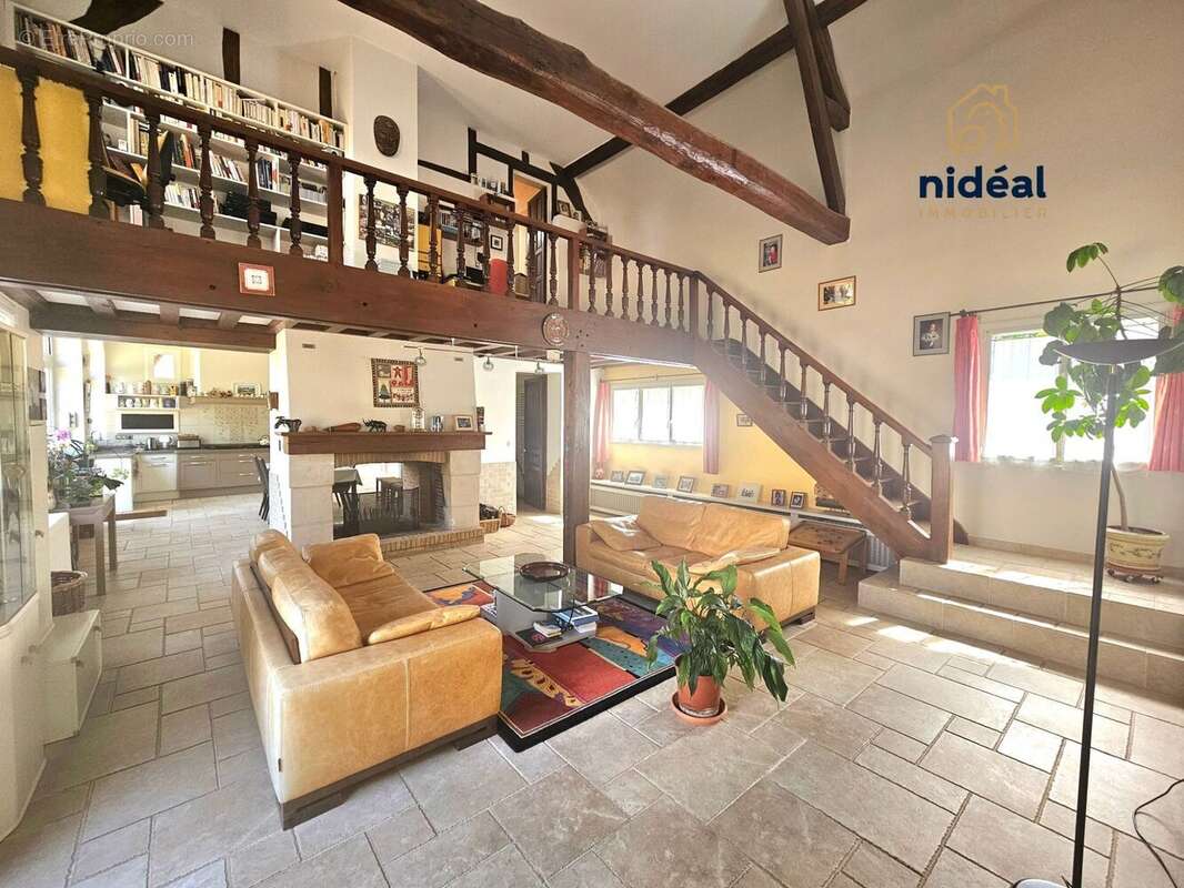 Maison 323 m² à Menilles  - photo 5