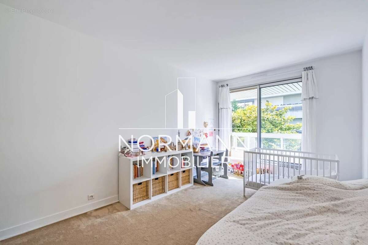 Neuilly sur seine - chezy / perronet - 3 chambres - balcons - parking - photo 9