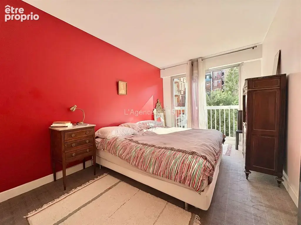 Metro commerce / appartement familial / immeuble recent de standing / 3 chambres / balcon / cave / - photo 7