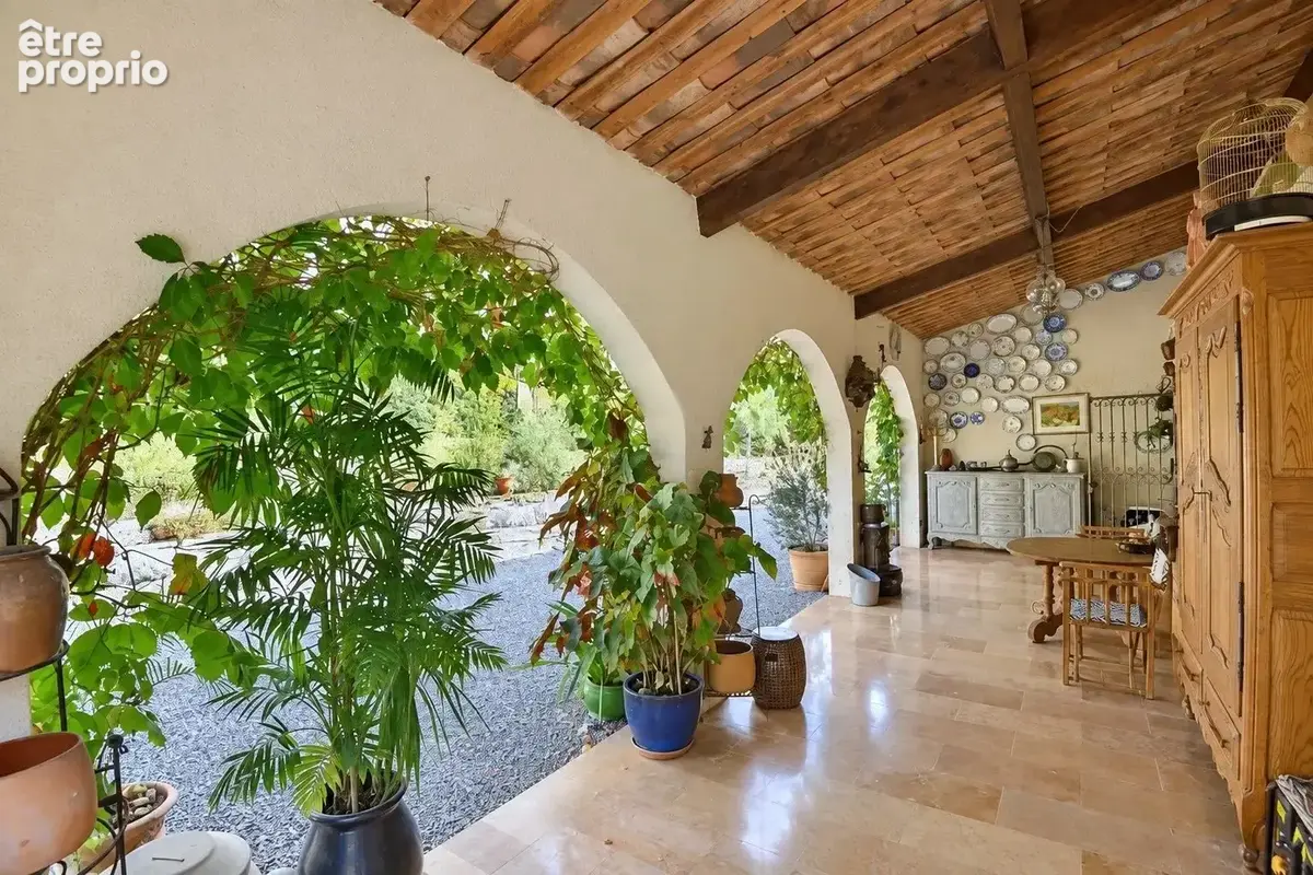 Tourrettes – Villa 220 m² avec piscine, studio indépendant et terrain de 5 840 m² - photo 12