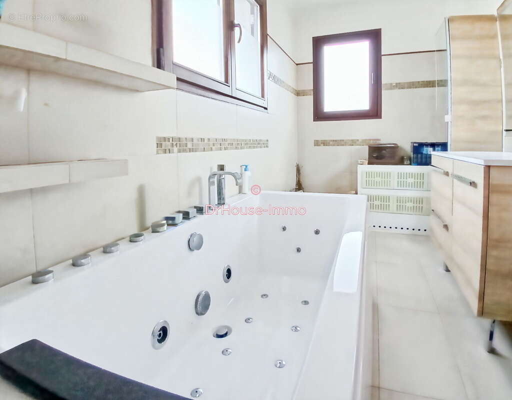 Maison à BURES-SUR-YVETTE