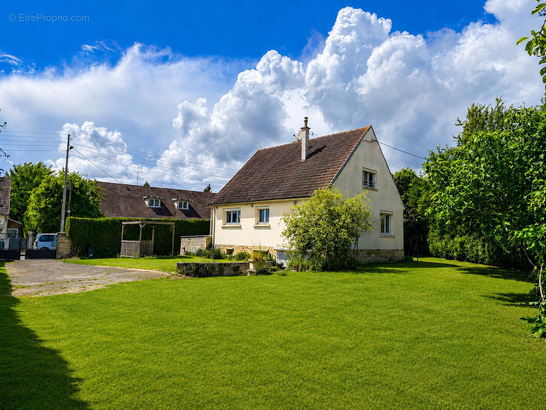 Maison à SAINT-LEU-D'ESSERENT