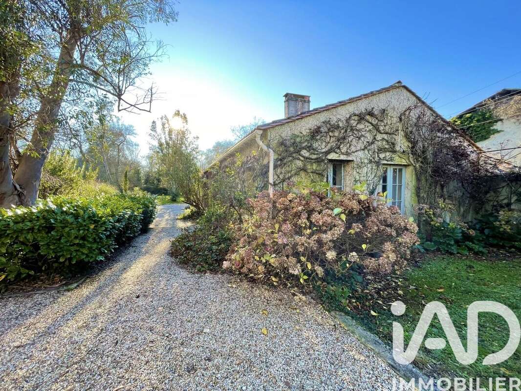 Maison 471 m² à Blaignan  - photo 5