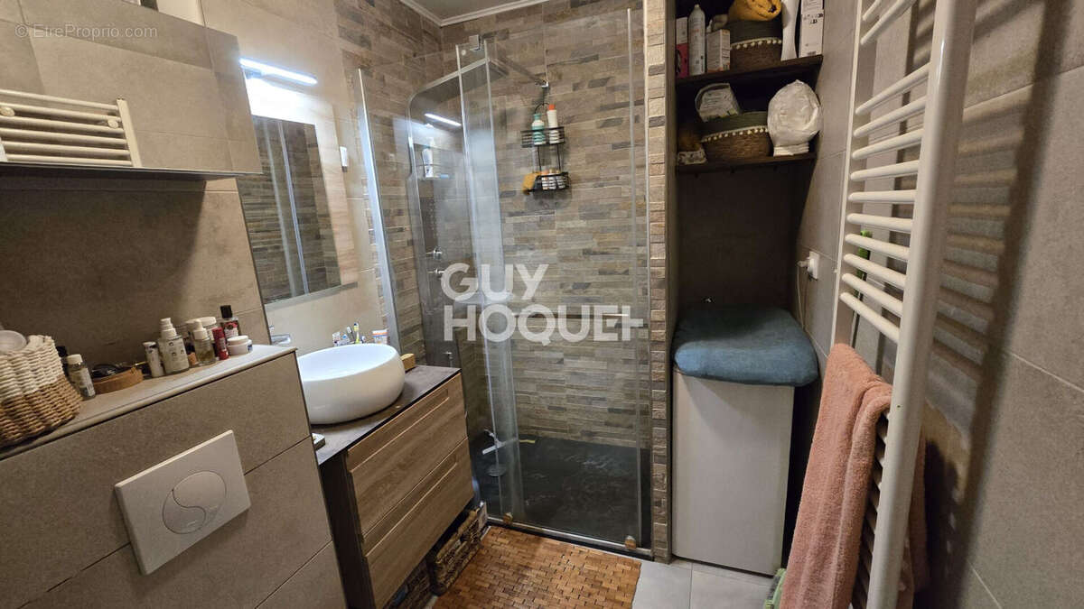 Appartement à COURNONTERRAL