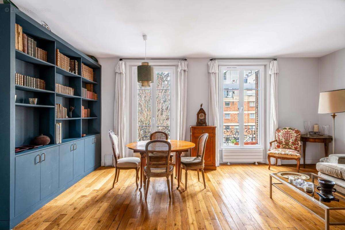 Appartement à PARIS-14E