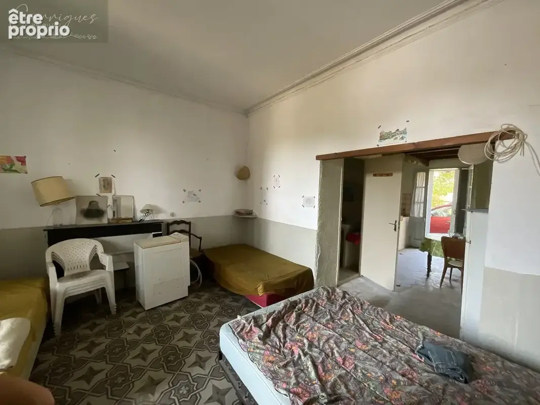 Le Cailar, maison de village à restaurer avec dépendances. - photo 15