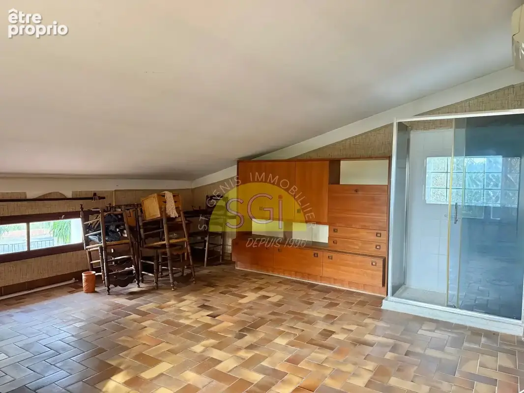 Maison sur 1628 m2 de terrain avec 2 garages et avec piscine . - photo 11