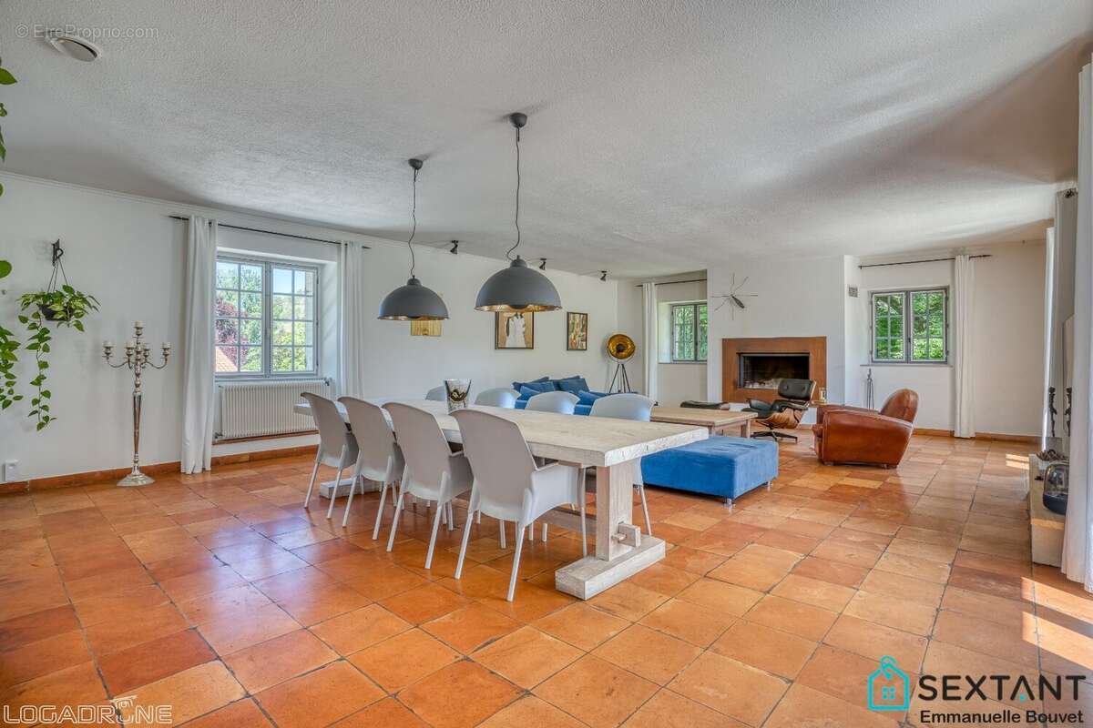 A 15 min de Bergerac, superbe propriété en pierre rénovée sur plus de 3 HA, 4 habitations, grange, superbe espace piscine - photo 19