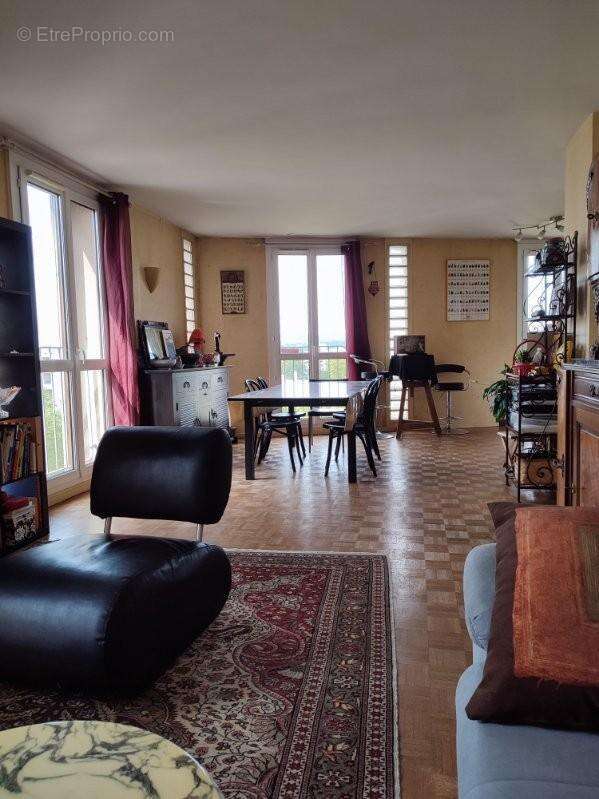   - Appartement à VILLEURBANNE