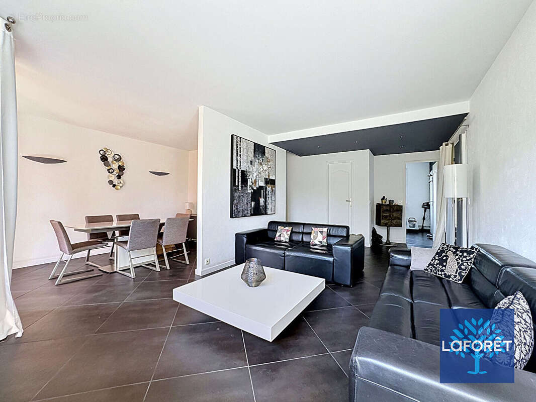 Appartement à CHILLY-MAZARIN
