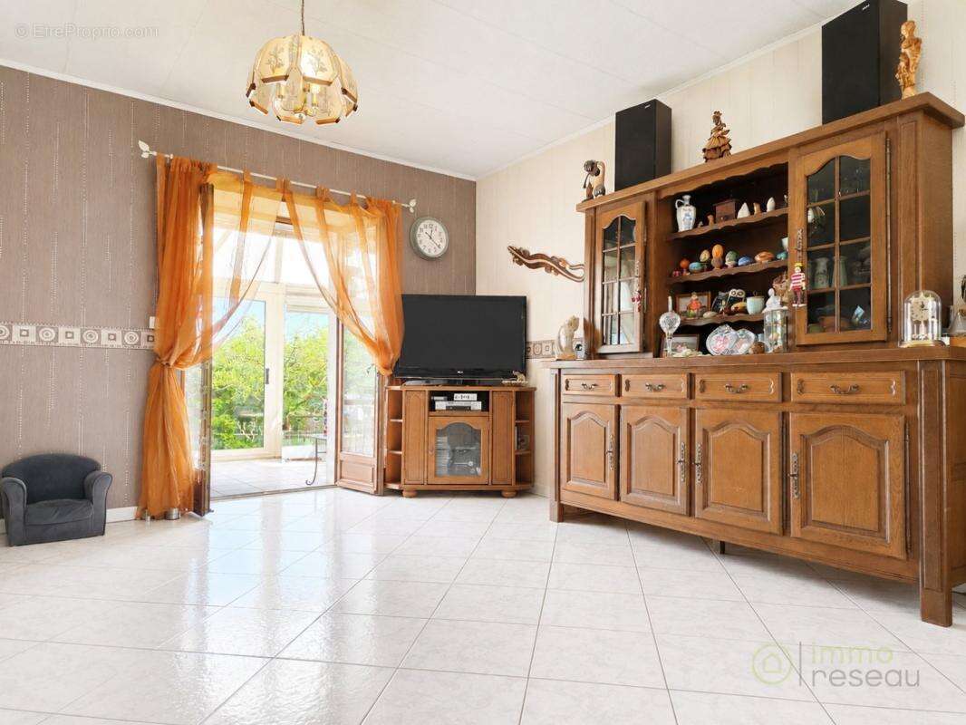 Maison 135 m² à Cellefrouin  - photo 7