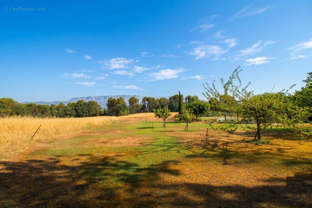 Maison 260 m² à Peynier  - photo 7