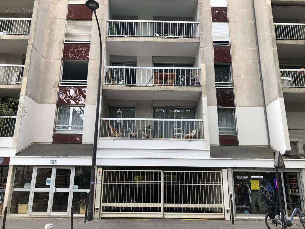 Parking à PARIS-10E