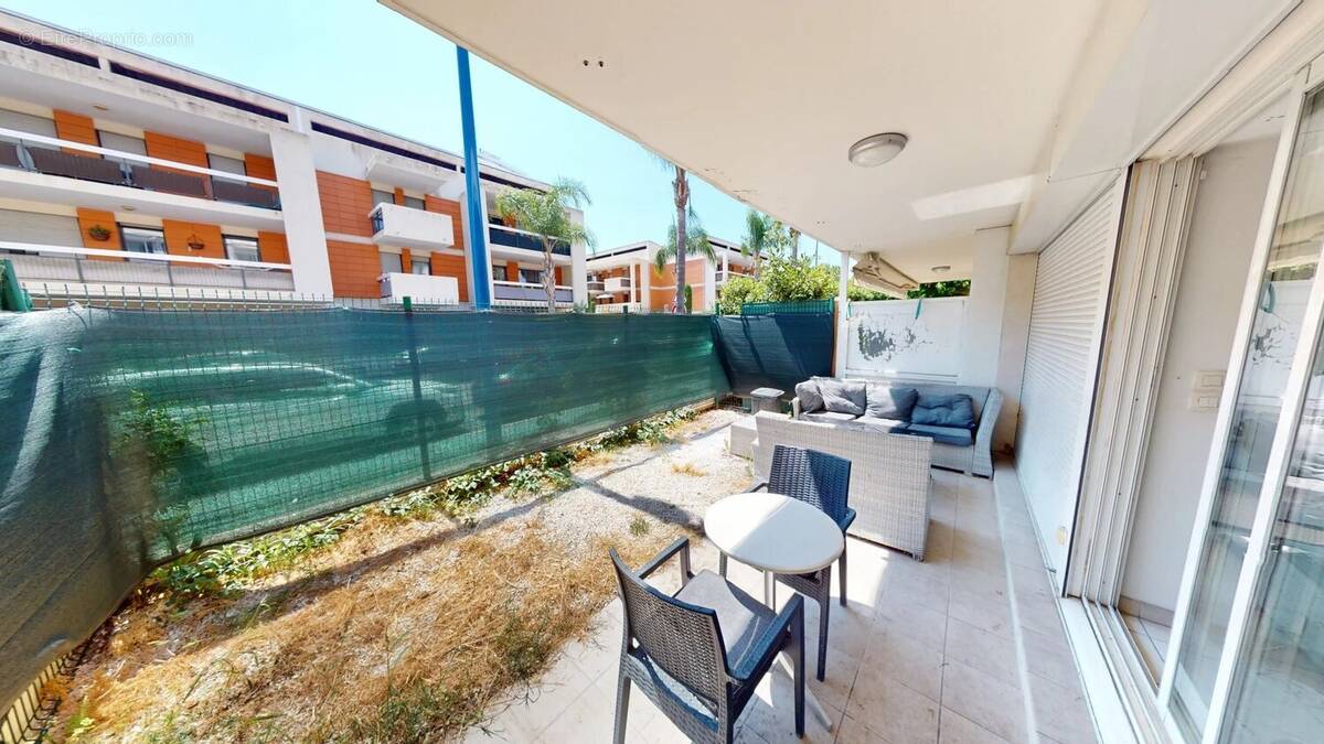 Appartement à VILLENEUVE-LOUBET