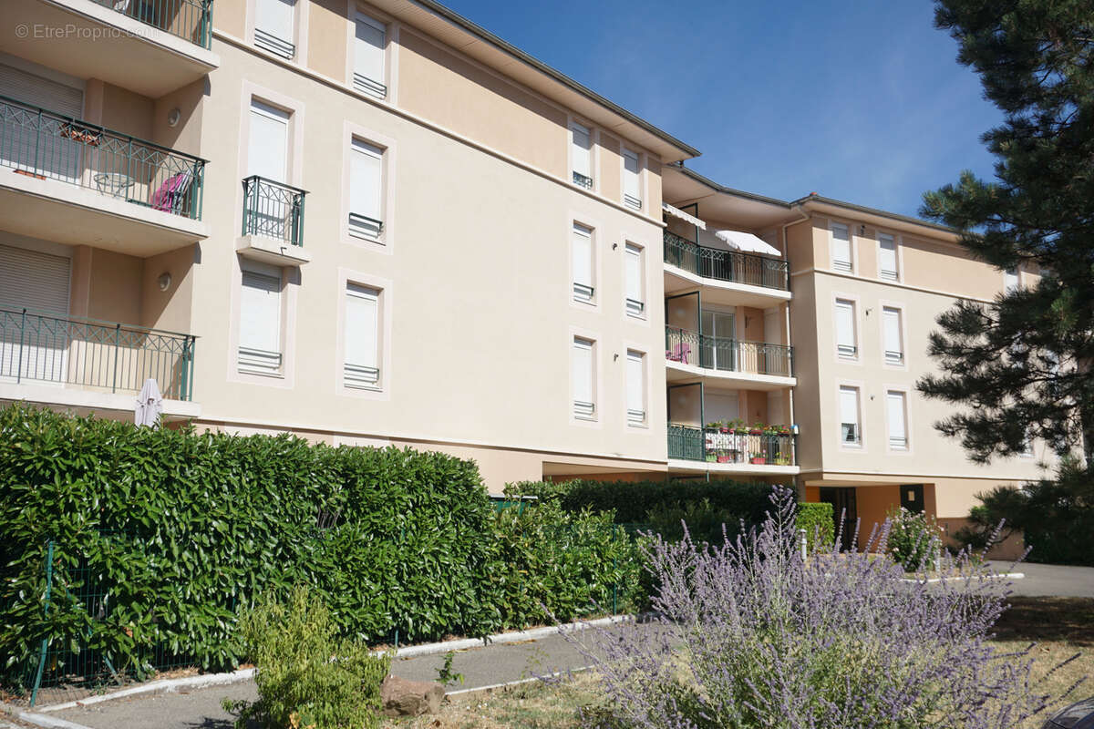 Craponne calme t2 proche centre, commerces et transports. - photo 8