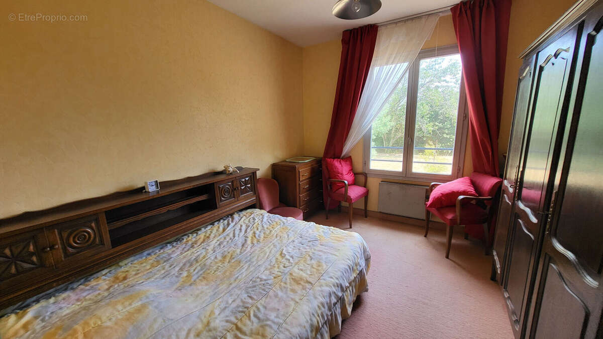 Maison à vendre à Le Palais : cadre idyllique, charme authentique et potentiel à saisir - photo 6