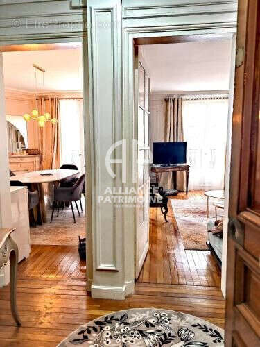 Pièces dalle à manger, séjour,  - Appartement à PARIS-16E