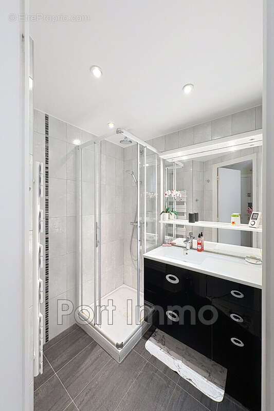 Appartement à SAINT-LAURENT-DU-VAR