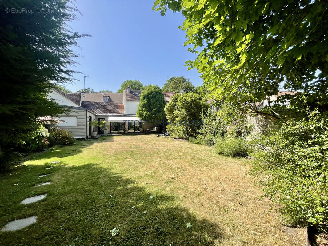 Centre historique de Montfort. Maison 6 pièces sur jardin clos. - photo 24