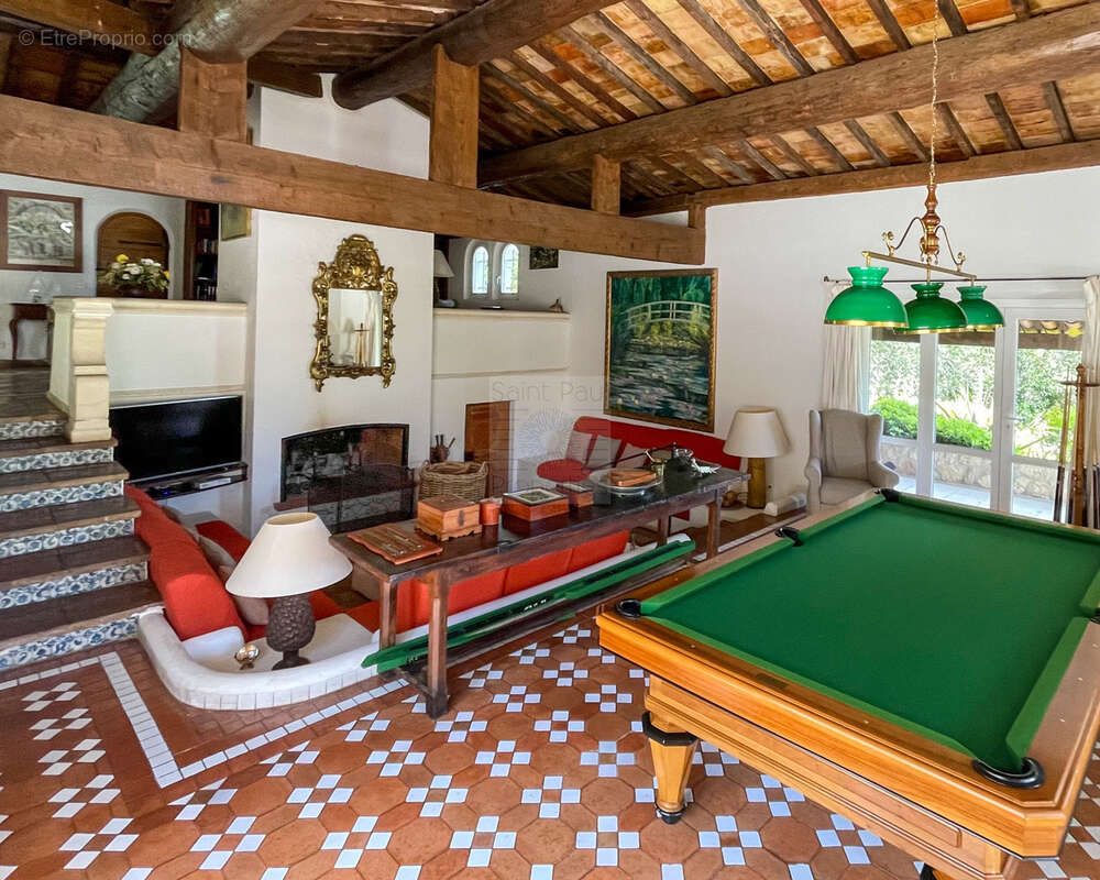 Superbe propriété - 437m2 - Domaine fermé - photo 8