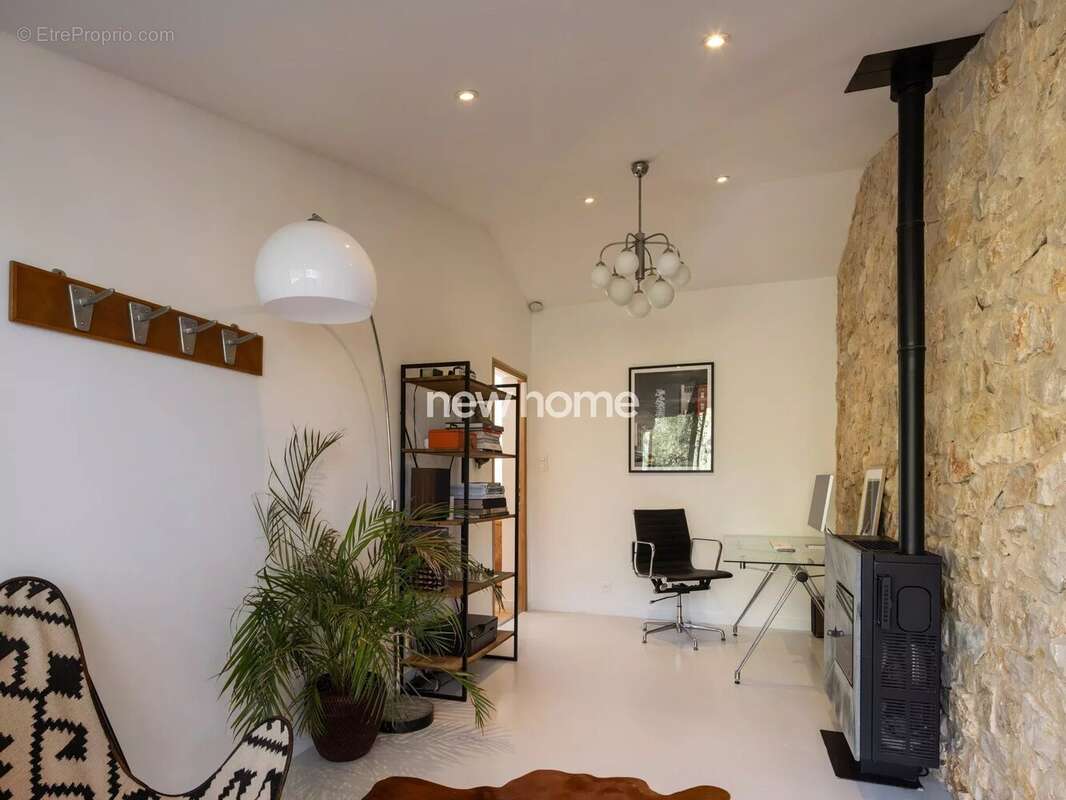 Villa joliment rénovée avec piscine dans un cadre verdoyant - photo 11