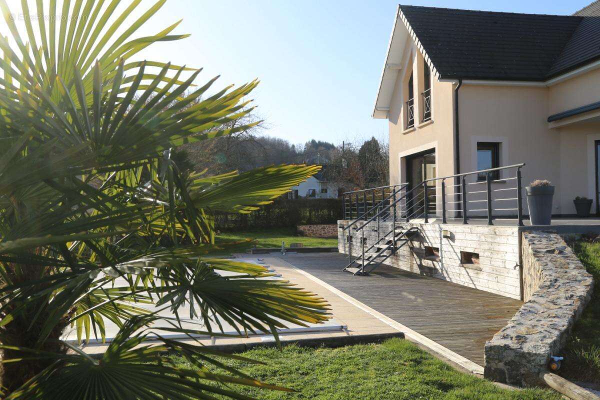 Maison à LUZY