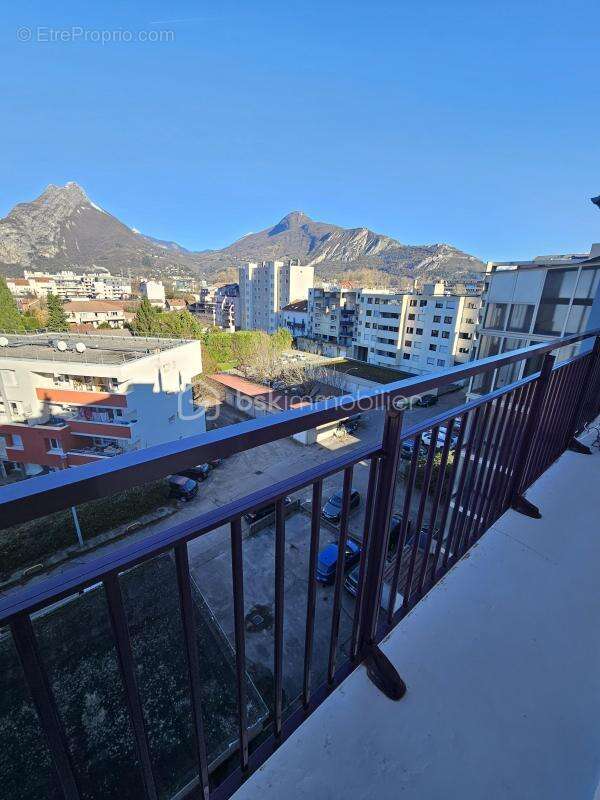 Appartement à FONTAINE