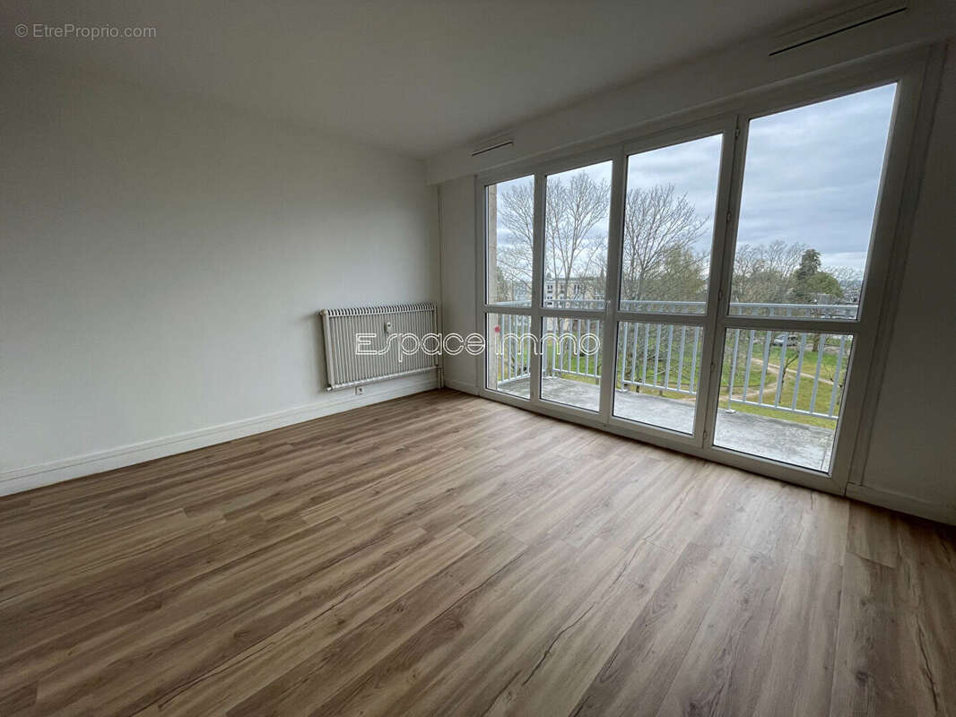 Appartement à MONT-SAINT-AIGNAN