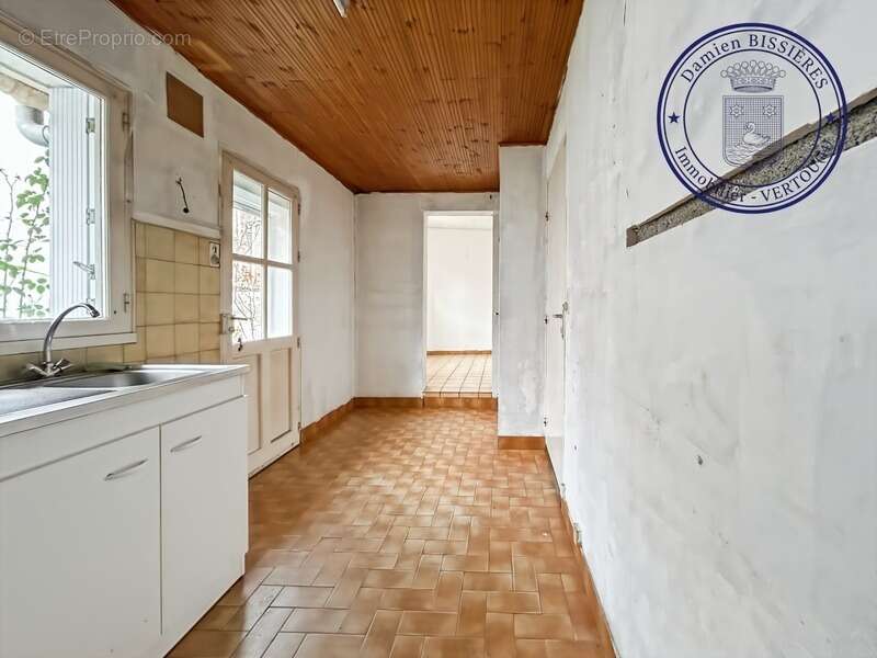  Vue Église Saint-Martin : Maison de ville avec jardin et accord pour surélévation - Rénovation "Zéro carbone" - photo 4