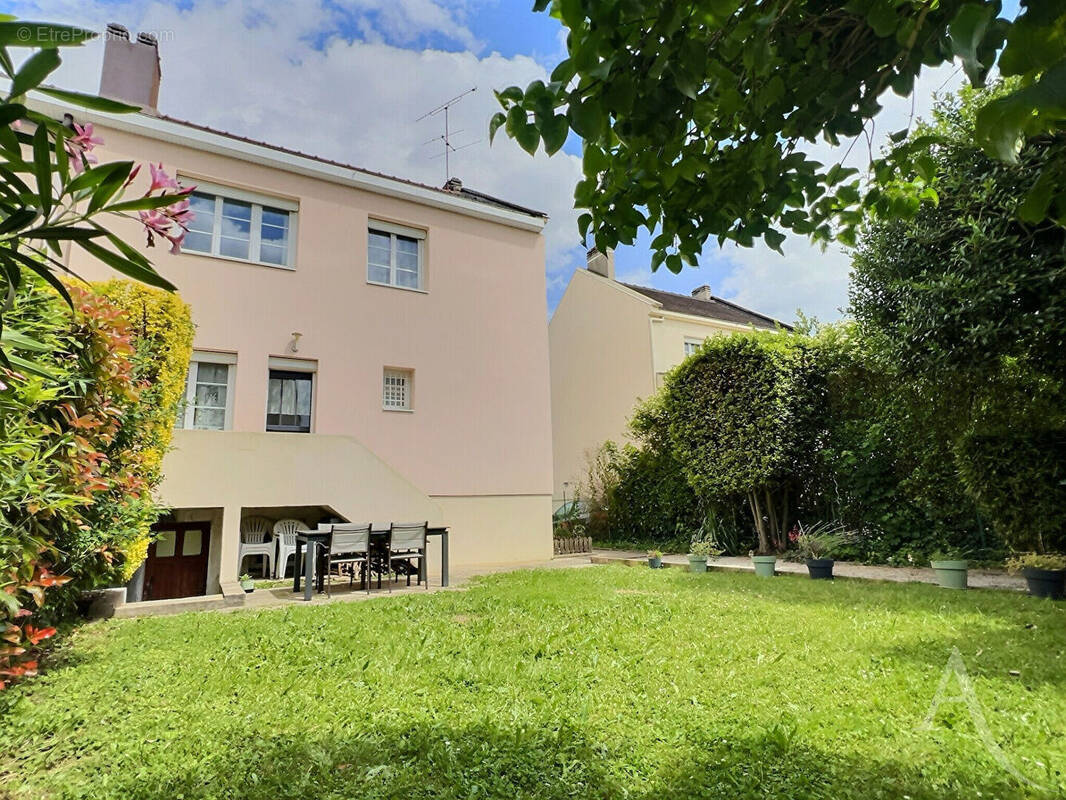 Maison à THIAIS