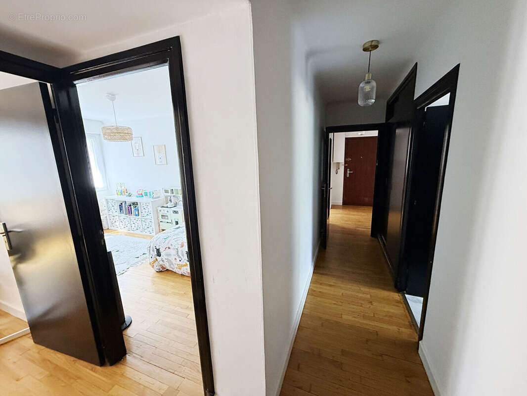 Appartement T4 de 99m2, cave et parking - photo 17