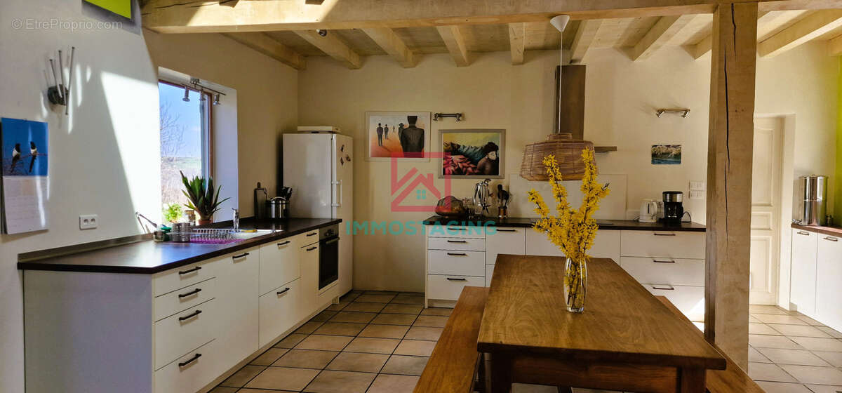 Maison à LAVAL-ROQUECEZIERE
