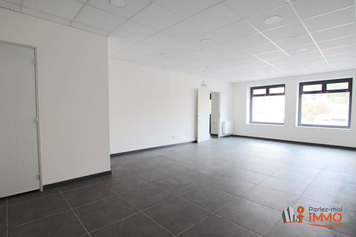 Commerce 95 m² à Montbrison  - photo 3