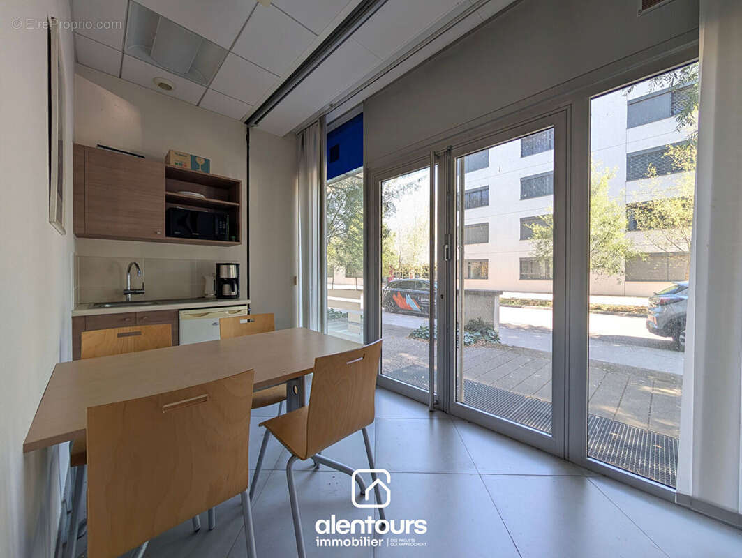 Bureaux  184 m2 - photo 12