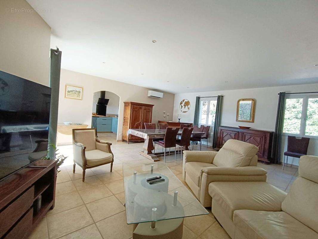 Maison à FONTVIEILLE