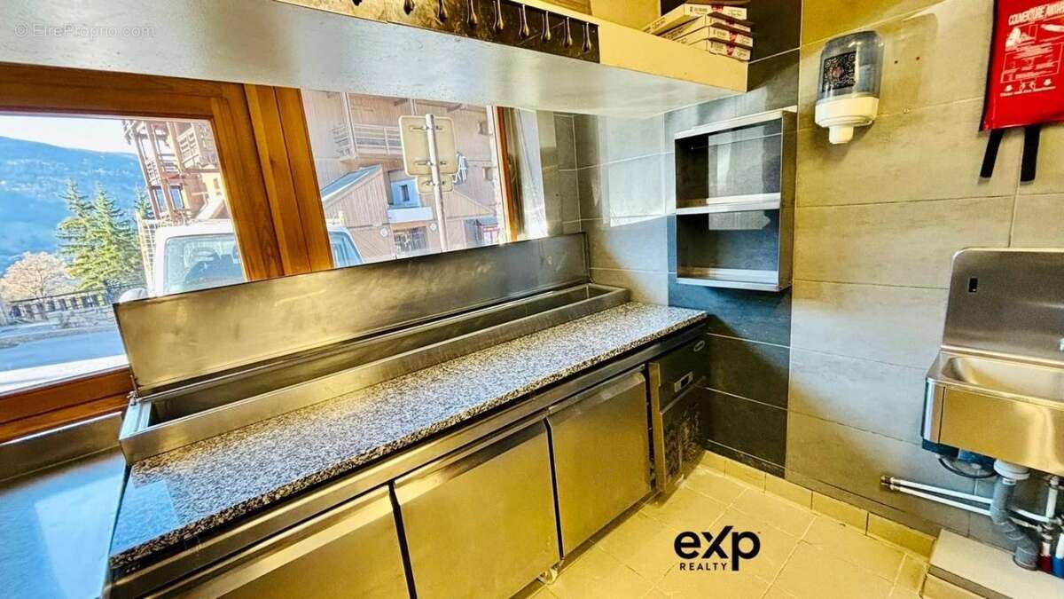 Commerce à LES ALLUES