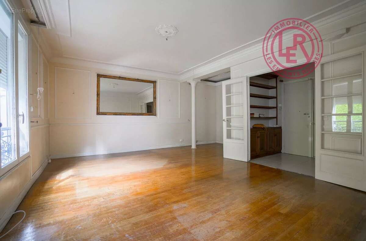 Appartement à PARIS-10E