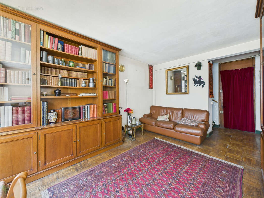 Appartement à PARIS-14E