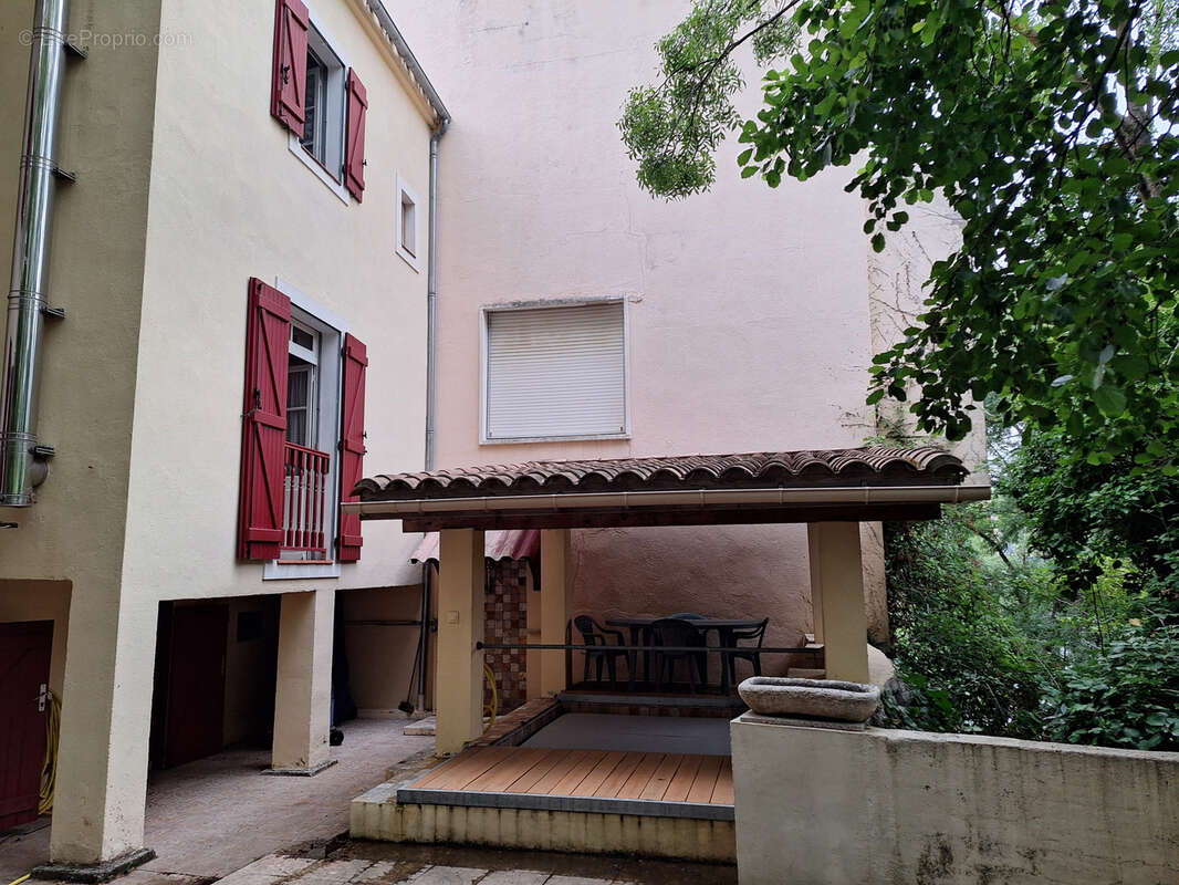 Maison de ville en bord de rivière avec cour, spa et caves - photo 3