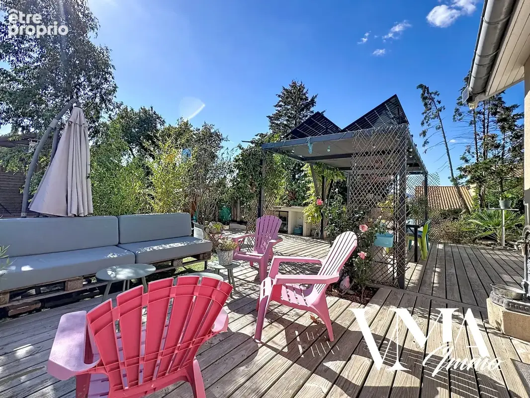 Val d'Oingt / Maison de 120m2 sur une parcelle de terrain de 920m2. - photo 2