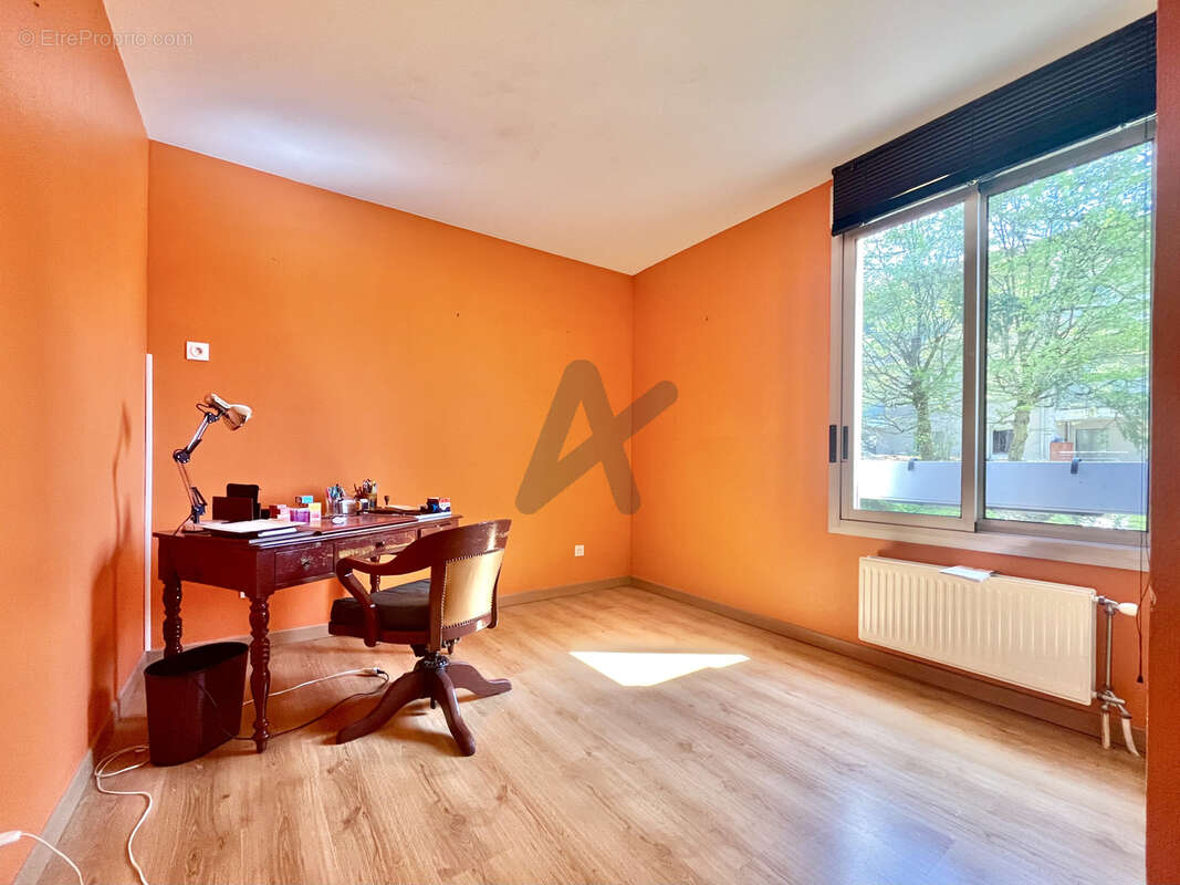 Appartement à CHARBONNIERES-LES-BAINS